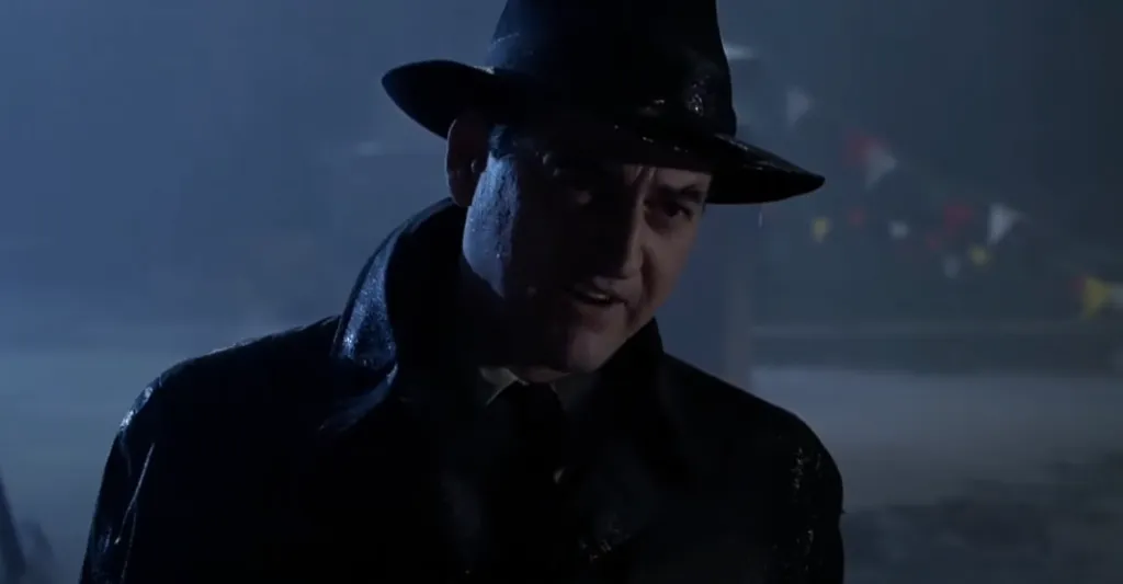 El actor salió acreditado en esta película como el hombre de Western Union. Imagen: @peliculasclips3730.