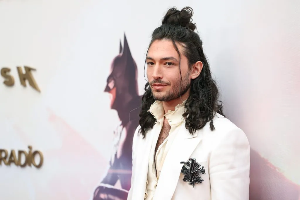 Ezra Miller no pudo regresar a repetir su papel en la serie de Invincible. Imagen: Getty Images.