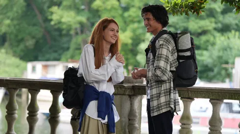 Emily Carey y Liam Woodrum tienen los roles principales.