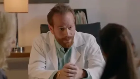 La serie muestra cómo un doctor puso en riesgo la vida de Alejandra Guzmán