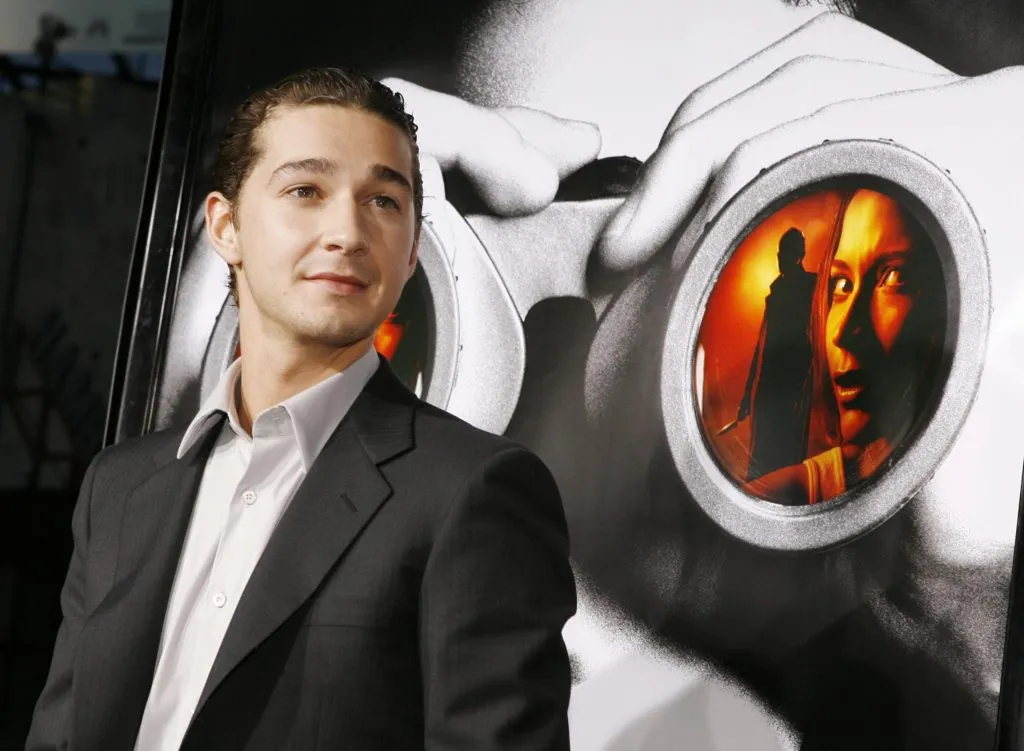 Shia LaBeouf era muy joven todavía cuando protagonizó Paranoia, película que ahora mismo es un éxito mundial en Netflix. Imagen: Getty Images.