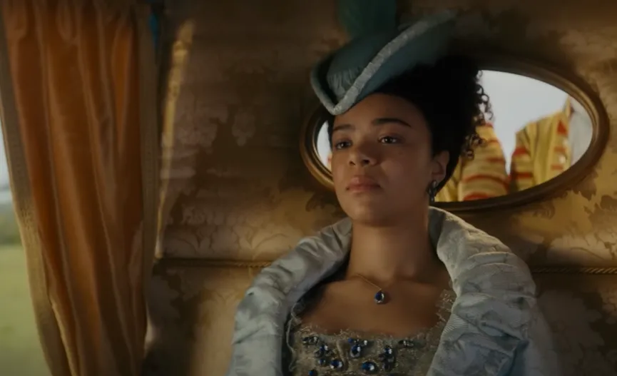 India Amarteifio tuvo la dura labor de encarnar a una Reina Charlotte en su versión más joven. Imagen: @Netflix.