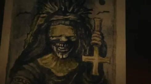 La película nos muestra un relato sobrenatural desatado por no cumplir con una regla del tarot.