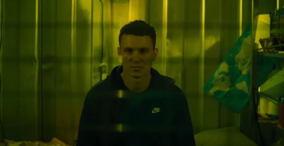 El personaje de Iván es testigo de un fraude multimillonario. Imagen: @Universal_Spain.