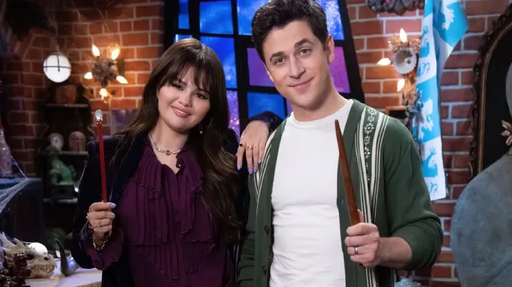 Selena Gomez y David Henrie retomando sus exitosos papeles de hermanos y magos.