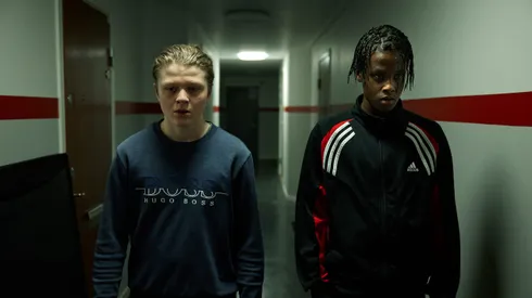 Olle Strand da vida a Dogge y Yasir Hassan a Billy.