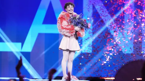 Nemo de Suiza gana Eurovision Song Contest en Malmo.