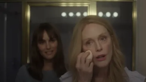 Natalie Portman y Julianne Moore nos brindan actuaciones fantásticas en esta cinta que no deja indiferente a nadie.