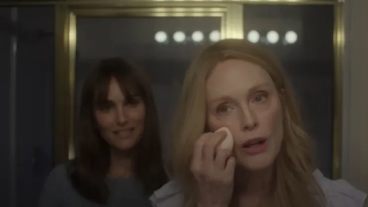 Natalie Portman y Julianne Moore nos brindan actuaciones fantásticas en esta cinta que no deja indiferente a nadie.