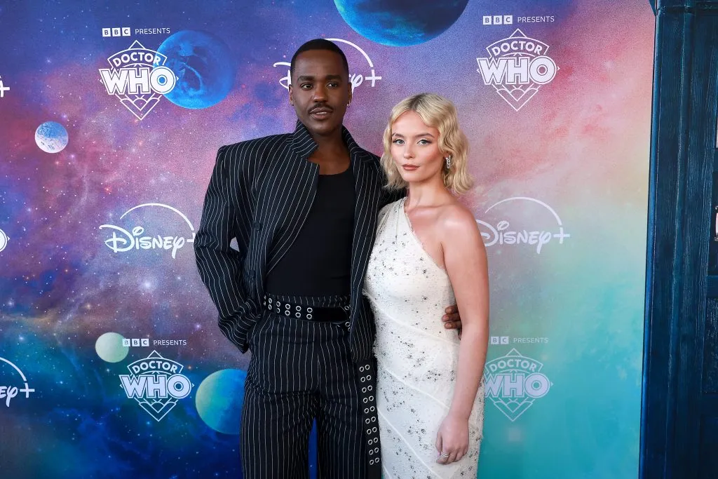 Ncuti Gatwa y Millie Gibson asisten al estreno en Estados Unidos de la nueva temporada de la serie de Disney+ Doctor Who en NeueHouse, Hollywood el 08 de mayo de 2024 en Hollywood, California. Imagen: Getty Images.