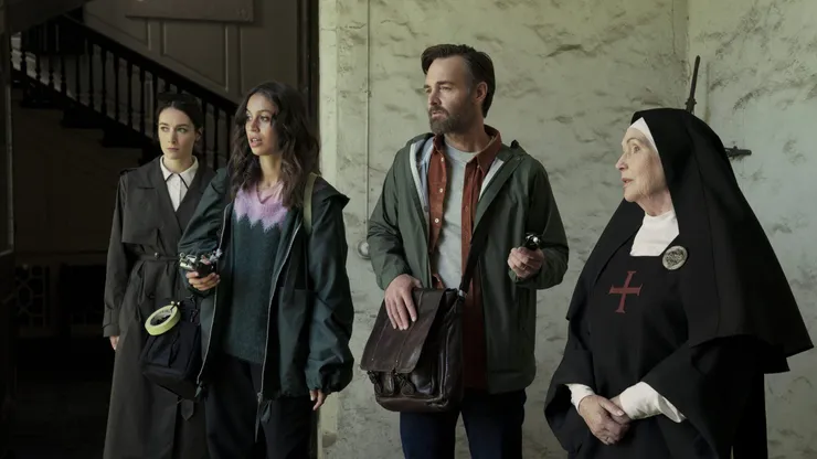 Siobhán Cullen, Robyn Cara y Will Forte forman el reparto principal de Bodkin.