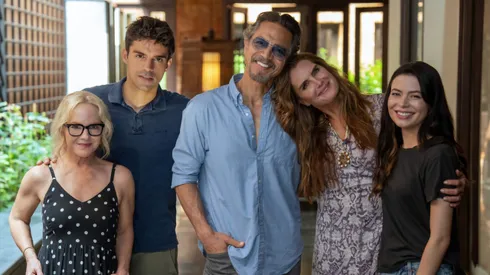 Rachael Harris, Sean Teale, Benjamin Bratt, Brooke Shields y Miranda Cosgrove forman parte del reparto principal.