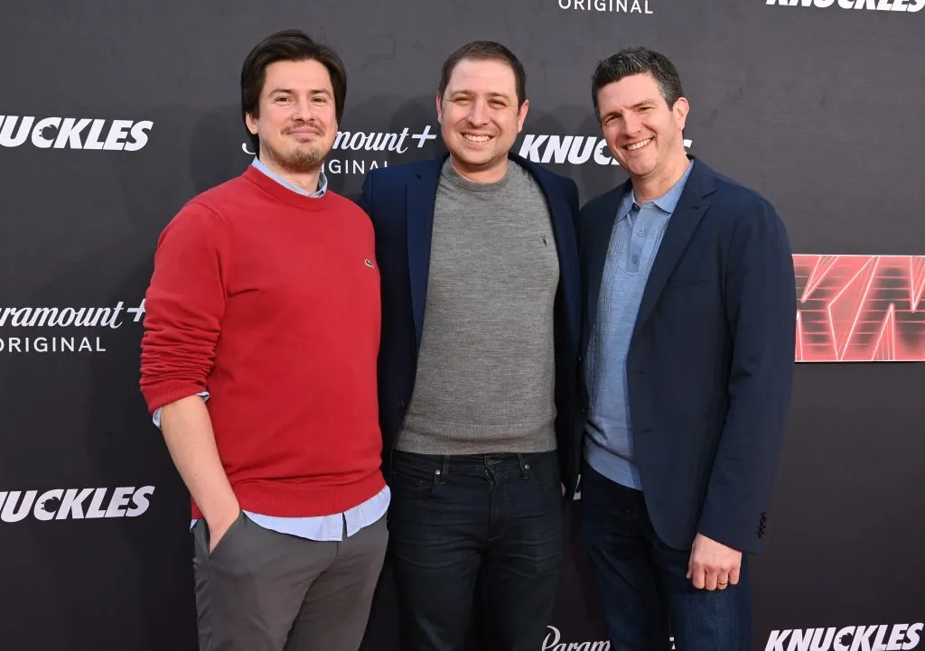 John Whittington, Toby Ascher y Jeff Fowler asisten a la proyección de Knuckles en Los Ángeles en el Sherry Lansing Theatre el 20 de abril de 2024 en Los Ángeles, California. Imagen: Getty Images.