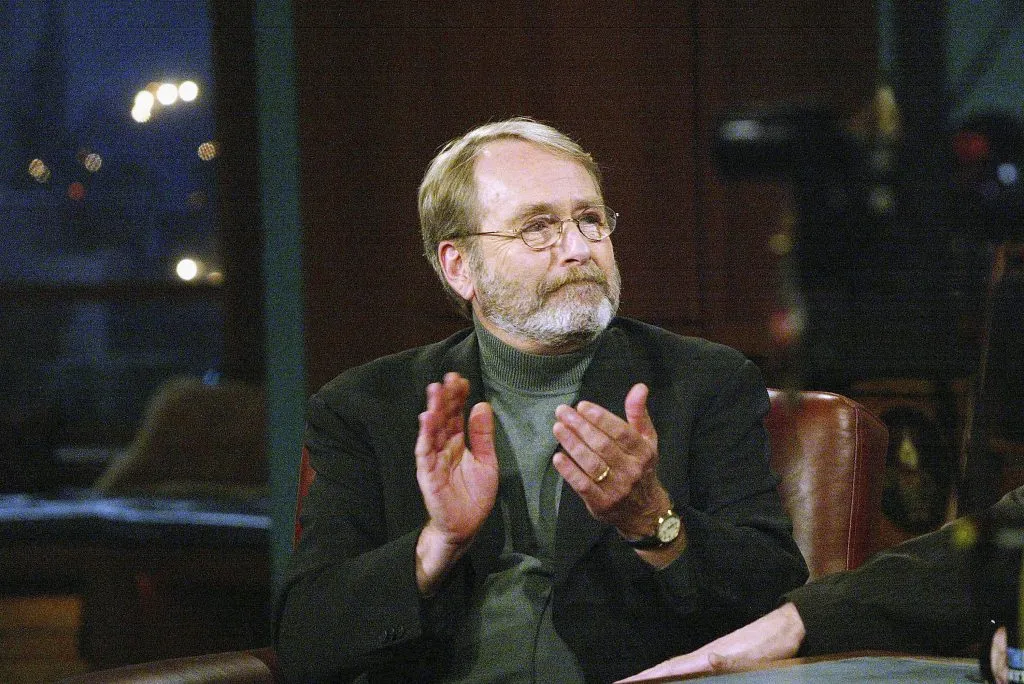 El actor Martin Mull asiste a la grabación de la emisión final de “The Late Late Show” en la CBS Television Network, el 27 de agosto de 2004 en Los Ángeles, California. Imagen: Getty Images.