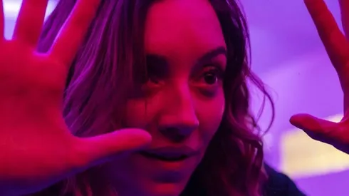 Se estrenó una comedia similar a Black Mirror en Prime Video.