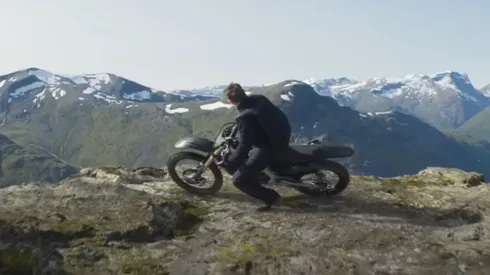 El protagonista de esta cinta casi se muere haciendo una acrobacia.