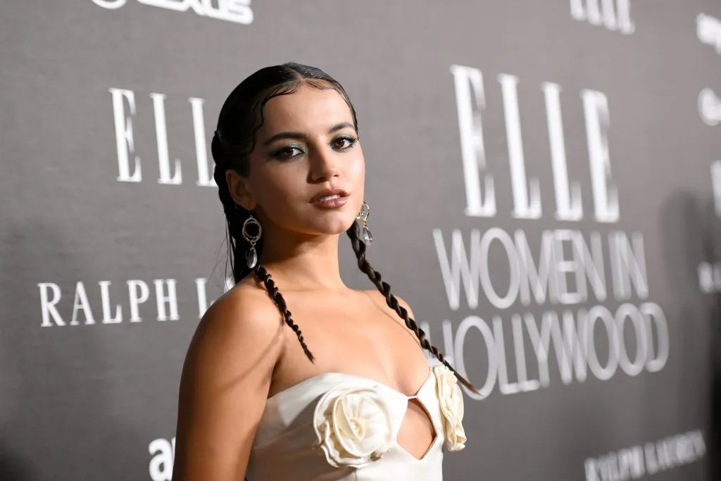 Isabela Merced protagoniza Mil veces para siempre, una película que la hace lucir al máximo sus capacidades actorales. Imagen; Getty Images.