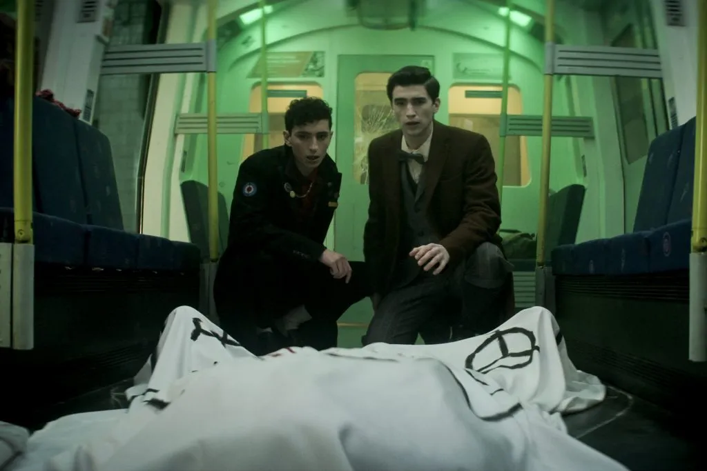 Edwin se sinceró con Charles en el final de la serie y esto, sin duda marcaría el rumbo de la segunda temporada, si esta se confirme. Imagen: Netflix.