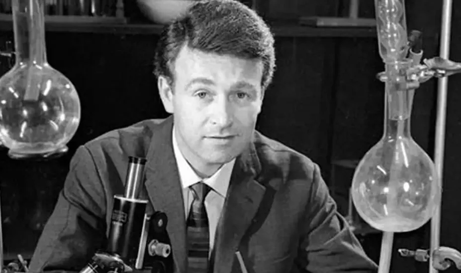 Así es como lucia Ian Chesterton (William Russell) en su primera aparición en Doctor Who. Imagen: es.gizmodo.com.
