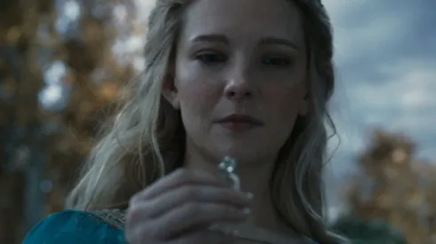 Galadriel y los demás habitantes de la Tierra Media lucharán contra la poderosa tentación que son los anillos.