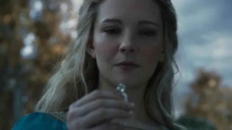Galadriel y los demás habitantes de la Tierra Media lucharán contra la poderosa tentación que son los anillos.