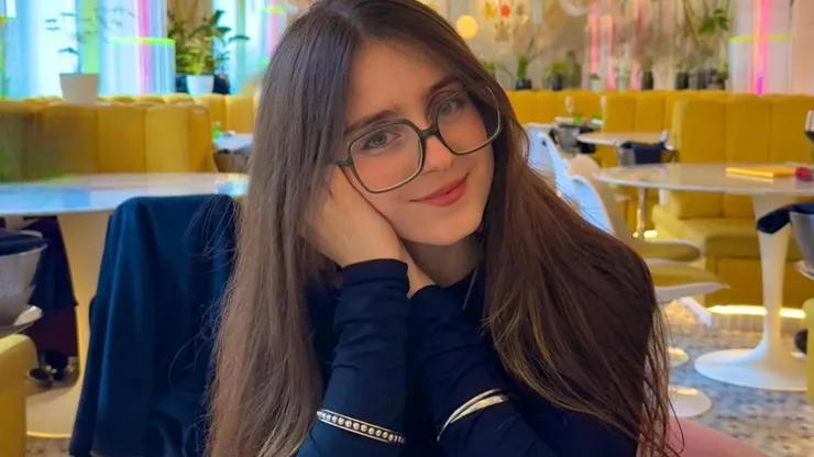 La joven española Roro Bueno es tendencia en redes sociales.