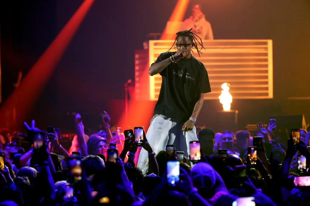 Travis Scott se presentará en el Movistar Arena de Argentina. (Photo by Rich Polk/Getty Images for iHeartRadio)