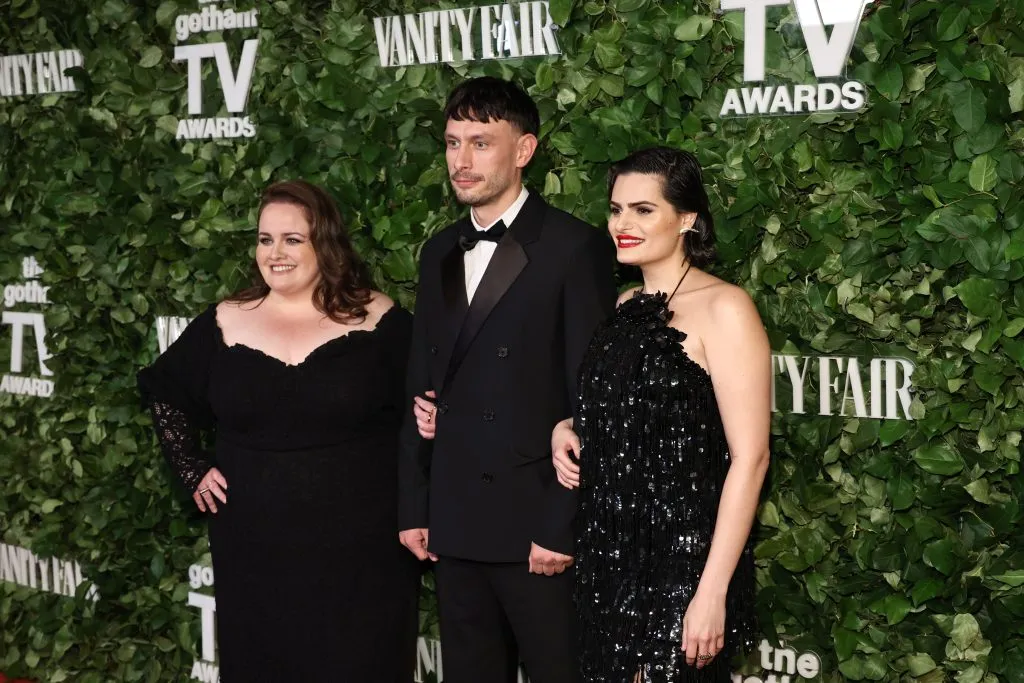 Jessica Gunning, Richard Gadd y Nava Mau, de Bebé Reno, asisten a la ceremonia inaugural de los Gotham TV Awards en Cipriani 25 Broadway, el 4 de junio de 2024 en Nueva York. Imagen: Getty Images.