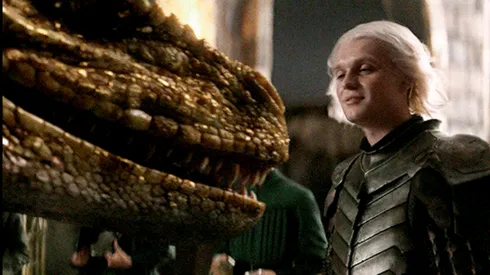 Sunfyre y Aemon II en House of the Dragon 2