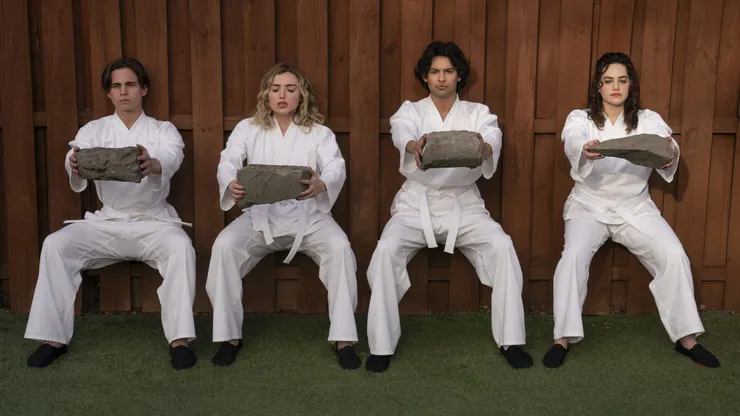 Horario de estreno de Cobra Kai 6 en Netflix.