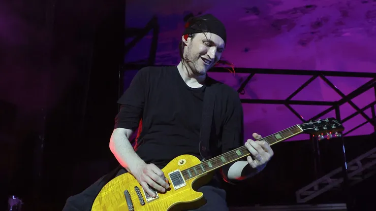 El ex guitarrista de los Red Hot Chilli Peppers está ante un serio predicamento legal.