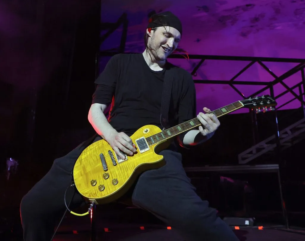 Josh Klinghoffer, de 44 años está de gira en estos momentos con la agrupación Pearl Jam. Imagen: Getty Images.