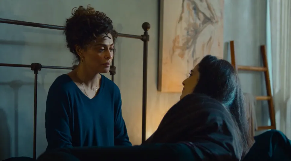 Liana deberá ocultar el origen de su embarazo en el más absoluto de los secretos. Imagen: @NetflixLATAM.