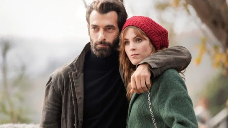 La serie está protagonizada por Maggie Civantos e Ilker Kaleli.