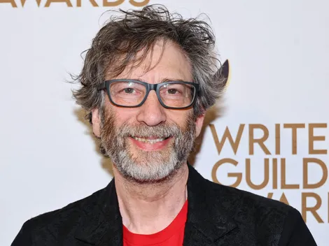 Neil Gaiman: quién es el autor con series en Netflix y Prime Video acusado de agresión sexual, de cuánto es su fortuna