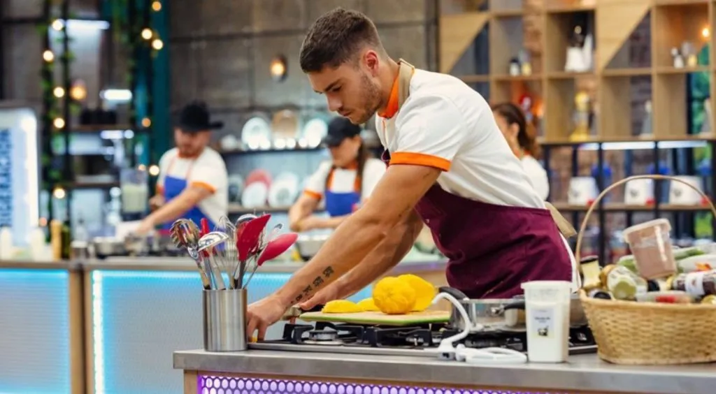 Instagram @jason_romo8