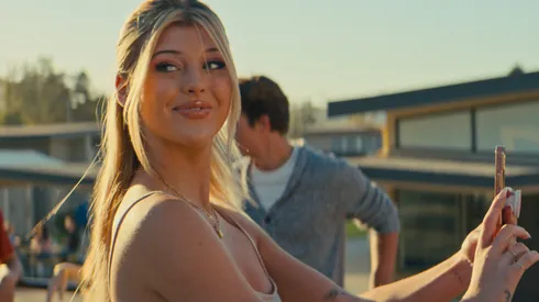 Loren Gray, la estrella de TikTok, da vida a Katrina Aurienna.