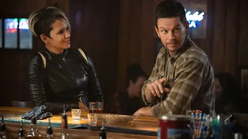 Halle Berry y Mark Wahlberg protagonizan esta película de acción con fuertes toques de humor.
