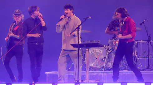 Phoenix y Ezra Koenig se lucieron en el escenario de la clausura de París 2024.