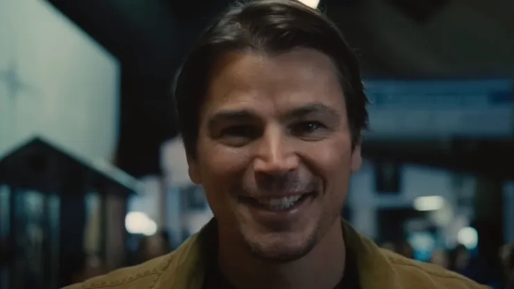 Josh Hartnett protagoniza la más reciente cinta de M. Night Shyamalan.