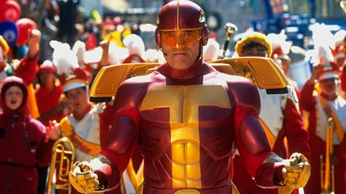 Arnold Schwarzenegger como Turbo Man en la película "Jingle All The Way".