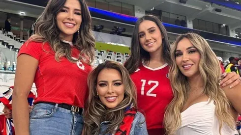 Muy unidas y en grupo, ellas acompañan siempre a sus parejas en cada evento importante,