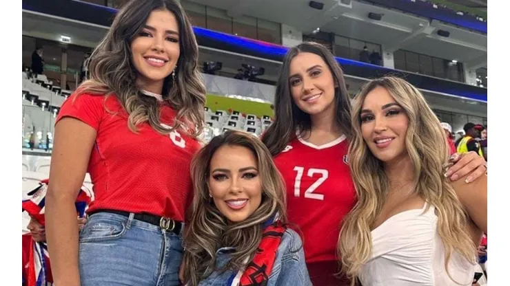 Muy unidas y en grupo, ellas acompañan siempre a sus parejas en cada evento importante,