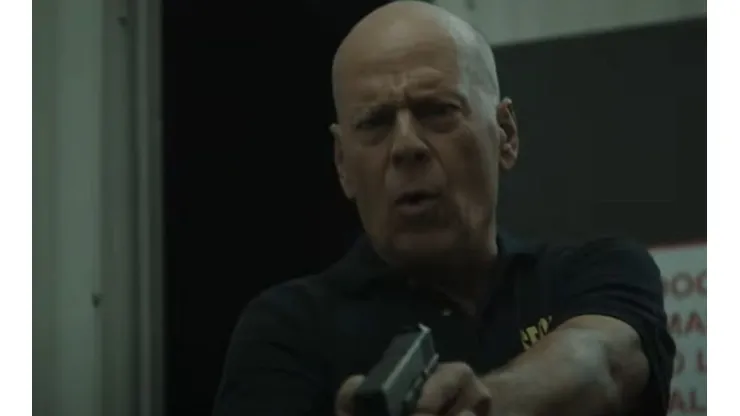 Frank deberá llegar al límite para proteger a quienes ama en la cinta En el lugar equivocado, la cual ya puedes ver en Netflix.
