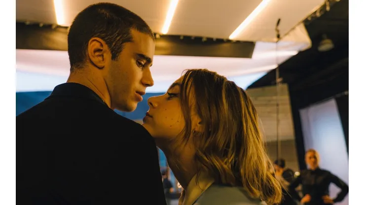 Julio Peña y Clara Galle protagonizaron A través de mi ventana.