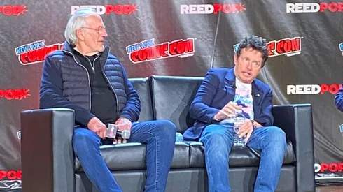 Michael Fox y Christopher Lloyd en la Comic-Con de Nueva York del 2022.