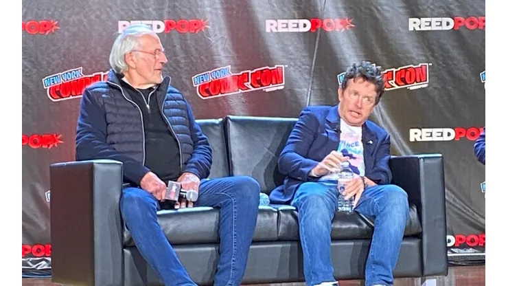 Michael Fox y Christopher Lloyd en la Comic-Con de Nueva York del 2022.