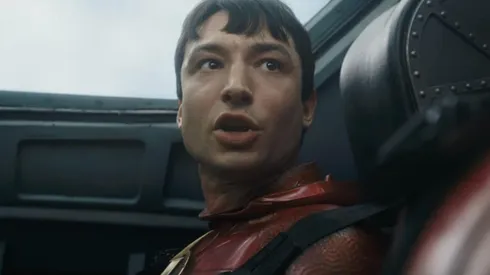 Ezra Miller como Flash