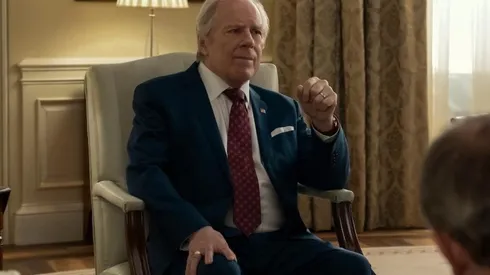 El presidente Rayburn es interpretado por Michael McKean en La Diplomática