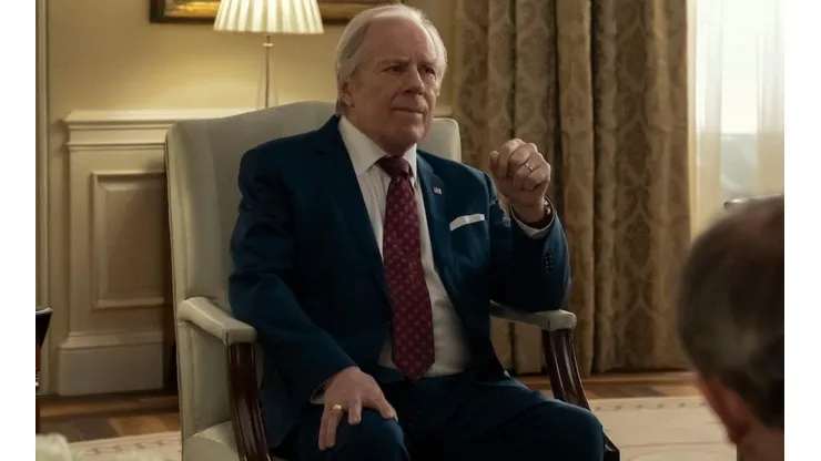 El presidente Rayburn es interpretado por Michael McKean en La Diplomática